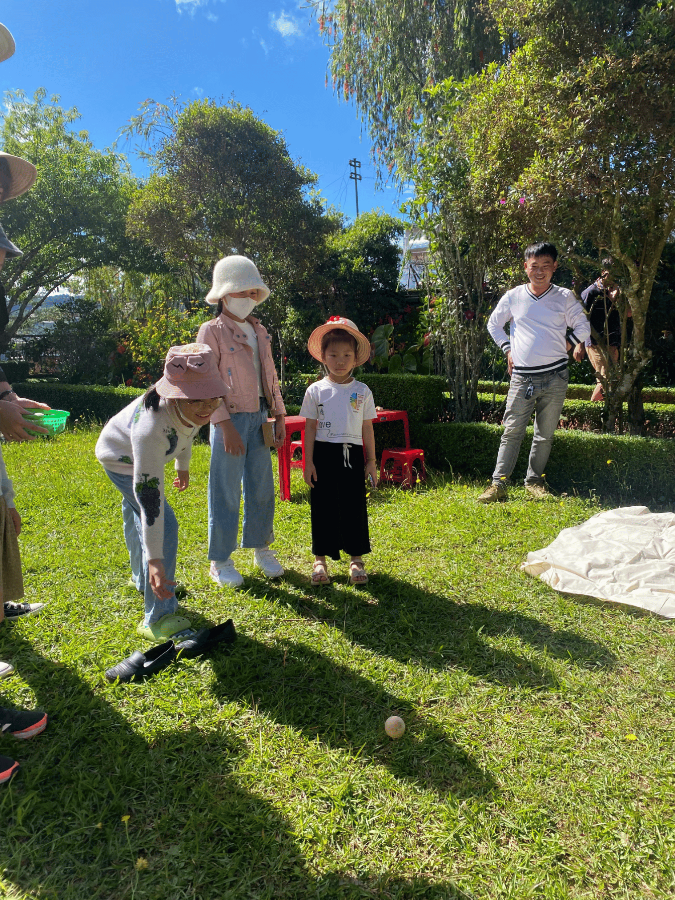 Hoạt Động Ngoài Trời Mùa Hè